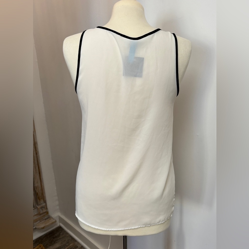 Buttons flowy blouse - Picture 2 of 3